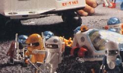 Featured image of post 80s >beep boop<: Playmospace bots